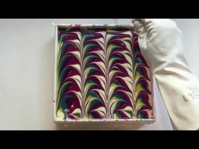 5 color swirl soapmaking cutting