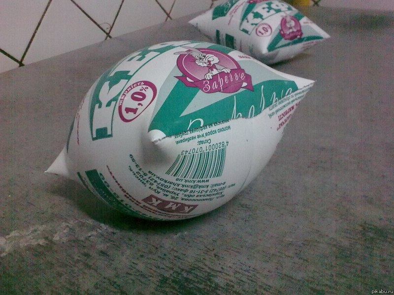 йогурт вздулся. йогурт вздулся. йогурт расслоился. крышка от йогурта. вздутый йогурт.