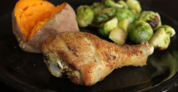 КУРИНЫЕ ОКОРОЧКА С ПАПРИКОЙ И БРЮССЕЛЬСКОЙ КАПУСТОЙ