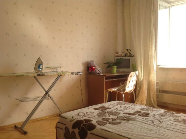 м.Кузьминки, 7 минут пешком!<br>Очень светлая, уютная однокомнатная квартира с чудесным видом на Москву!<br>В квартире живет 1 девочка, ищем вторую девочку на подселение с конца августа!<br>Есть всё и даже больше! Просторная комната, интернет, стир.машина, утюг, гладильная доска, большая лоджия, два шкафа.<br>15.000 + к/у.<br>Депозит 15 тысяч!<br>Найдись, порядочный человек!)<br>По всем вопросам к - фото Фото: м.Кузьминки, 7 минут пешком!<br>Очень светлая, уютная однокомнатная квартира с чудесным видом на Москву!<br>В квартире живет 1 девочка, ищем вторую девочку на подселение с конца августа!<br>Есть всё и даже больше! Просторная комната, интернет, стир.машина, утюг, гладильная доска, большая лоджия, два шкафа.<br>15.000 + к/у.<br>Депозит 15 тысяч!<br>Найдись, порядочный человек!)<br>По всем вопросам к