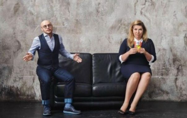Знаменитый тандем из юмористического шоу Comedy Woman – киноактриса Екатерина Скулкина и ее коллега по цеху Дмитрий Хрусталев – находятся на грани разрыва творческих отношений. 