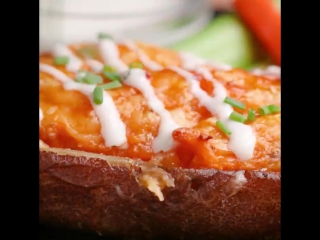 Картошка запеченная с сыром и курочкой