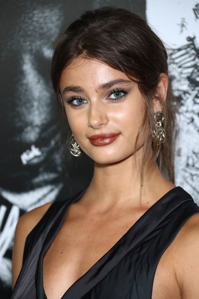 Taylor Hill – “Death Note” Premiere in New York City 08/17/2017