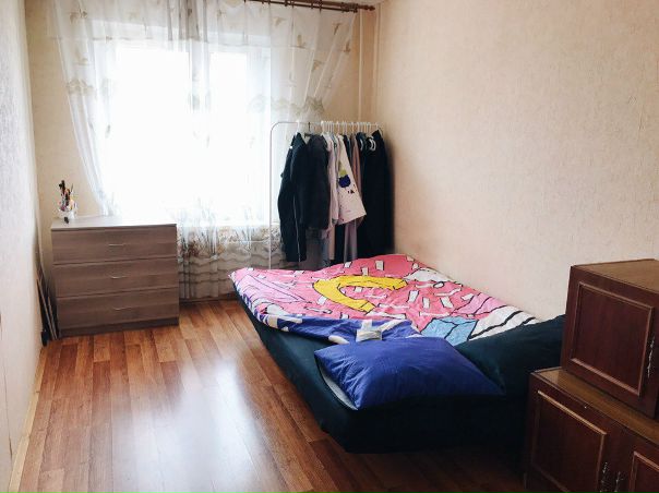 Подселение. Москва. Планерная.<br>Ищем соседку в светлую уютную комнатку. В идеале это должна быть чистоплотная некурящая девушка 18-25 лет, которая работает/учится)<br>О комнате: 5 минут пешком до м.Планерная, рядом магазины, ТЦ; в квартире есть все необходимое для проживания)<br>Оплата 8000 + к/у 500р, без залогов, депозитов и тд) <br>P.S. В доме живет котэ, но в комнату не пускаем) пишите, приходите в гости) - фото Фото: Подселение. Москва. Планерная.<br>Ищем соседку в светлую уютную комнатку. В идеале это должна быть чистоплотная некурящая девушка 18-25 лет, которая работает/учится)<br>О комнате: 5 минут пешком до м.Планерная, рядом магазины, ТЦ; в квартире есть все необходимое для проживания)<br>Оплата 8000 + к/у 500р, без залогов, депозитов и тд) <br>P.S. В доме живет котэ, но в комнату не пускаем) пишите, приходите в гости)