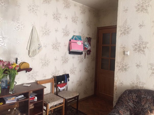 Фото: Сдаётся Койко место. Собственник! Заезд с 21 августа.<br>Москва,  Славянский бульвар или  Молодежная. <br>Ищем ДЕВОЧКУ  (парней, пары не рассматриваем!) на подселение в 2х комнатной квартире. Соседка по комнате молодая девушка, студентка. В комнате 2 дивана, кресло, большой шкаф, стол. Холодильник, стиральная машинка, СВЧ-печь на общем пользовании. Интернет- wi fi. В квартире типовой ремонт. Мебель 2000х годов. В другой комнате живу я с молодым человеком, дома практически не бываем. Рано уезжаем на работу, поздно приезжаем. <br> <br>В кварите животные (маленькая собака и коты), поэтому только для любителей животных!  Животных в сдаваемую комнату не пускаем. <br>Жкх, свет оплачивается отедельно, делится на всех. Интернет 500рмесяц так же оплачивается пополам (можно не платить, если не будите использовать).  Молодежная и  Славянский бульвар в 10 минутах езды на общ.транспорте  До м. Киевской ехать 20 минут на маршрутке. <br>Около дома зеленый парк с прудом , в пешей доступности аптека , продуктовый магазин , бассейн , фитнес клуб , банк , кафе , платформа Рабочий поселок . На Молодежной новый большой ТЦ Кунцево плаза (Ашан), на Славянском бульваре ТЦ Океания, на Киевской ТЦ Европейский  <br> <br>От вас требуется немного адекватности , платежеспособность, любовь к животным, не конфликтность и чистоплотность на уровне 