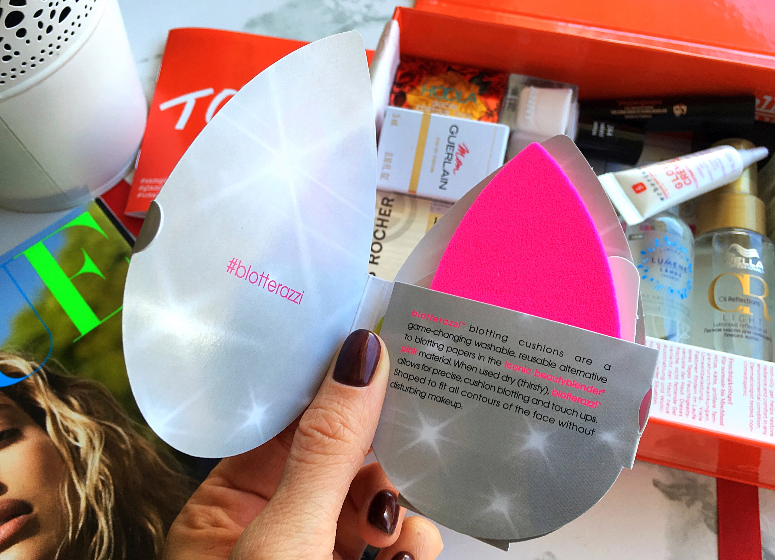 Новинка от BeautyBlender: матирующие лепестки Blotterazzi