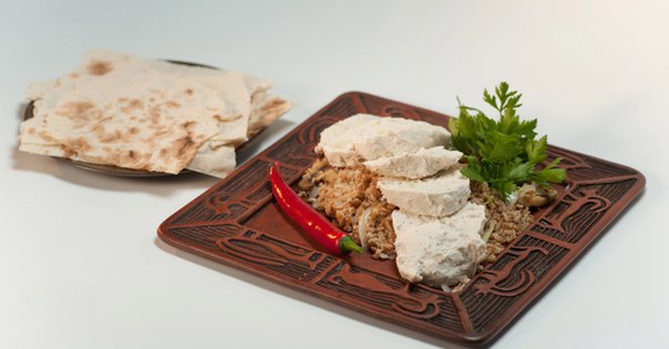 Фарш — основа любой классической кухни, на которой строятся семейные обеды, романтические ужины, перекусы «на ходу» и не только  «Пошатнуть» её могут разве что другие системы питания и убеждения, в которых для мяса нет места. И всё же, без таких блюд, как пельмени, котлеты, лазанья, мясная запеканка и многих других, в которых фарш играет главную роль, представить мир кулинарии невозможно 