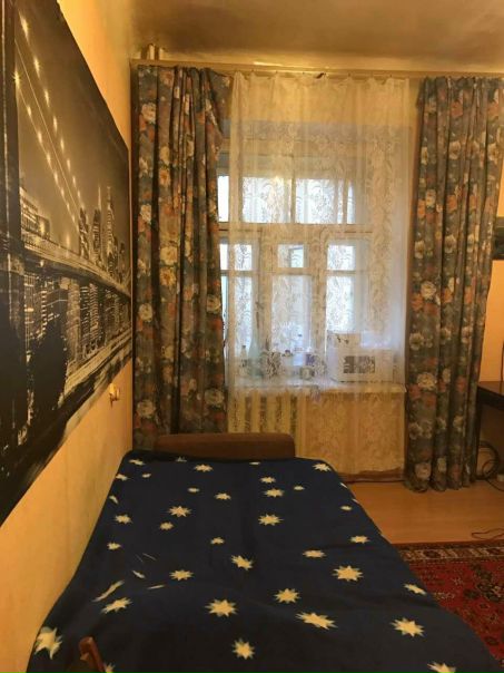 Не Агенство.<br>Сдается комната в шаговой доступности(7 мин) от Метро Красносельская. Квартира трехкомнатная, в остальных комнатах проживают 2 русских девушки 30 и 32 лет. В комнате 15,5 м 2 есть вся необходимая мебель, холодильник, стиральная машина в наличии. Санузел раздельный. Сдадим одному русскому человеку без вредных привычек. Стоимость 20 тыс руб+ком услуги(1 руб) 10 тыс депозит за последний месяц. 89689425814 Надежда. Просьба агентов не беспокоить. - фото Фото: Не Агенство.<br>Сдается комната в шаговой доступности(7 мин) от Метро Красносельская. Квартира трехкомнатная, в остальных комнатах проживают 2 русских девушки 30 и 32 лет. В комнате 15,5 м 2 есть вся необходимая мебель, холодильник, стиральная машина в наличии. Санузел раздельный. Сдадим одному русскому человеку без вредных привычек. Стоимость 20 тыс руб+ком услуги(1 руб) 10 тыс депозит за последний месяц. 89689425814 Надежда. Просьба агентов не беспокоить.