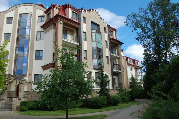 Фото: Большая Озерная ул., 77<br><br>Предлагается к продаже РОСКОШНАЯ трехсторонняя квартира расположенная в ЭЛИТНОМ КЛУБНОМ ДОМЕ.<br><br>Престижный 