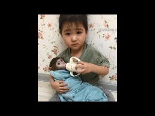 Ann is a perfect little Mom - Cutest monkey and baby video 2017
