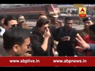 Raees Promotion: Shah Rukh Khan leaves from Hazrat Nizamuddin railway station