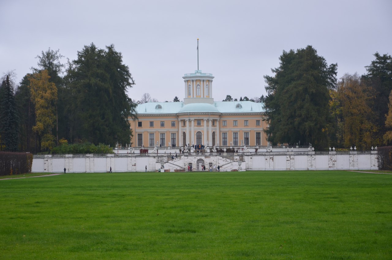 mx9oun4H9-I Усадьба Архангельское - одна из самых красивых в России.