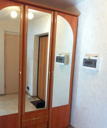 Фото: На длительный срок сдаётся студия.по адресу Чистопрудный бульвар 15 ст2 Имеются <br>холодильник, встроенная кухня, варочная поверхность, стол и стулья, стиральная машина, <br>водонагреватель, диван, стенка, телевизор, сплит-система, прихожая. Застекленная лоджия. <br>Сдаю лично. тел. 89853891582