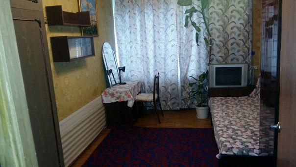 Ищу девушку соседку в изолированную, отдельную комнату. Сдается на долгий срок. Квартира 2ух комнатная, в другой комнате живу я и подруга. Хочу видеть порядочную девушку без вредных привычек! Желательно до 30 лет или студентку. О себе:работаю, учусь, не курю.<br>Комната стоит 13500+коммунальные,<br>м. Первомайская и 10-15минут автобусом. Тихий район, магазины все рядом.<br>Парням просьба не писать. - фото Фото: Ищу девушку соседку в изолированную, отдельную комнату. Сдается на долгий срок. Квартира 2ух комнатная, в другой комнате живу я и подруга. Хочу видеть порядочную девушку без вредных привычек! Желательно до 30 лет или студентку. О себе:работаю, учусь, не курю.<br>Комната стоит 13500+коммунальные,<br>м. Первомайская и 10-15минут автобусом. Тихий район, магазины все рядом.<br>Парням просьба не писать.