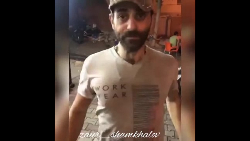 Учитесь как надо есть бананы