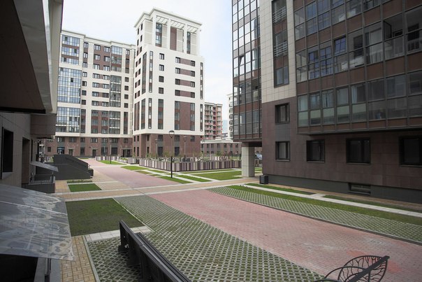 Приморский пр., 52к1<br><br>Продам просторную 2х к.кв с полной евро отделкой в собственности, расположенную, пожалуй в лучшем 4 корпусе. Квартира на 7 этаже 12-ти этажного корпуса. Комнаты 20 кв.м и 19 кв.м просторные, правильной формы; большая кухня 14 кв.м с выходом на остекленную лоджию.Вид из кухни и комнаты 19 метров открывается на Большую Невку. Окна комнаты 20 метров с выходом на остекленную лоджию смотрят на усадьбу Алсуфьевых. Санузлы раздельные расположены в разных частях квартиры. Вся планировка более, чем функциональная, где с легкостью разместятся предметы любого интерьера.<br><br>Комплекс расположен в окружении парков, на берегу реки, впадающей в залив, идеальное место для жизни и отдыха. Безопасные детские площадки, охраняемая территория.Отличная транспортная доступность: близость метро (станция Старая деревня в 10 минутах ходьбы), наличие транспортных магистралей ( Приморский проспект и ЗСД).<br><br>Помощь в ипотеке от всех ведущих банков.<br>12 700 000 руб. - фото Фото: Приморский пр., 52к1<br><br>Продам просторную 2х к.кв с полной евро отделкой в собственности, расположенную, пожалуй в лучшем 4 корпусе. Квартира на 7 этаже 12-ти этажного корпуса. Комнаты 20 кв.м и 19 кв.м просторные, правильной формы; большая кухня 14 кв.м с выходом на остекленную лоджию.Вид из кухни и комнаты 19 метров открывается на Большую Невку. Окна комнаты 20 метров с выходом на остекленную лоджию смотрят на усадьбу Алсуфьевых. Санузлы раздельные расположены в разных частях квартиры. Вся планировка более, чем функциональная, где с легкостью разместятся предметы любого интерьера.<br><br>Комплекс расположен в окружении парков, на берегу реки, впадающей в залив, идеальное место для жизни и отдыха. Безопасные детские площадки, охраняемая территория.Отличная транспортная доступность: близость метро (станция Старая деревня в 10 минутах ходьбы), наличие транспортных магистралей ( Приморский проспект и ЗСД).<br><br>Помощь в ипотеке от всех ведущих банков.<br>12 700 000 руб.