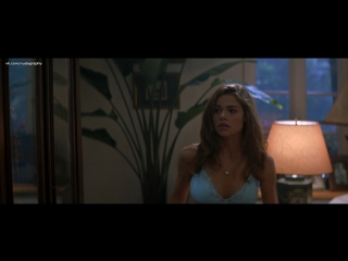 Дениз Ричардс (Denise Richards) в лифчике в фильме