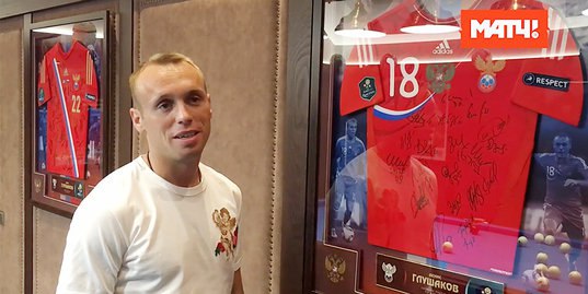 "Промес написал мне на футболке "братуха". Коллекция маек...