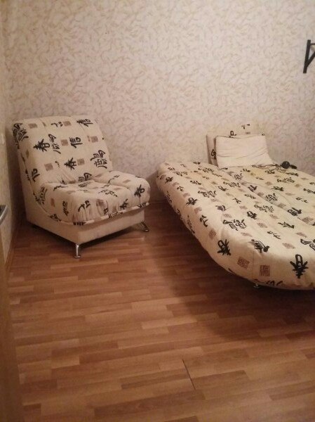 Сдам комнату в 3-х комн. кв.<br> Солнцево, солнцевский проспект, для одного человека. Цена: 14000 и коммуналка( свет вода).комната с балконом, изолированная.В комнате есть диван,кресло,маленький шкаф.<br>залог 14000,можно разбить. - фото Фото: Сдам комнату в 3-х комн. кв.<br> Солнцево, солнцевский проспект, для одного человека. Цена: 14000 и коммуналка( свет вода).комната с балконом, изолированная.В комнате есть диван,кресло,маленький шкаф.<br>залог 14000,можно разбить.