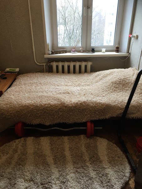 Фото: Подселение в комнату к девушке. Метро Ботанический сад, 4-5 минут пешком от метро. <br>Двушка, в квартире две девушки. Квартира без ремонта,(бабушкин вариант), но все удобства есть. Без посредников. Оплата 10000