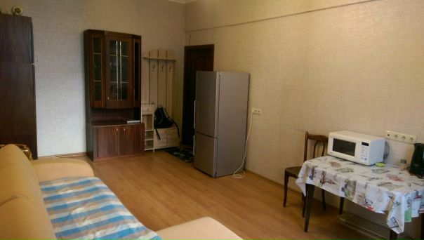 Фото: Сдаю комнату в четырехкомнатной квартире. Комната 20 кв. м. на 5 этаже 5 этажного дома, расположена в центральном районе в 5 минутах пешком от станции метро 