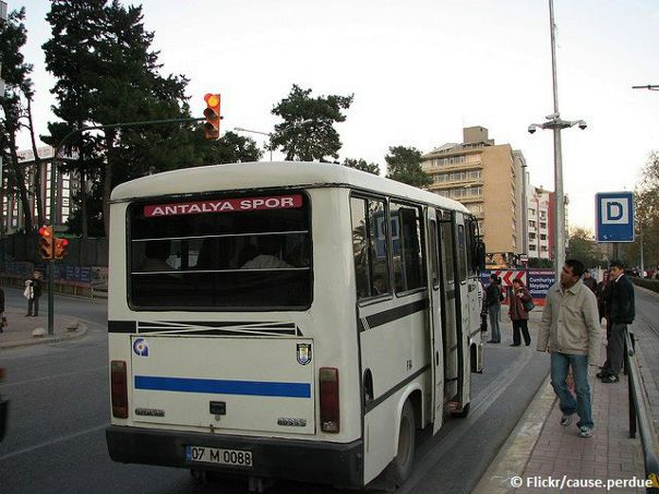В Анталье попал в ДТП микроавтобус с российскими туристами, сообщили СМИ: 