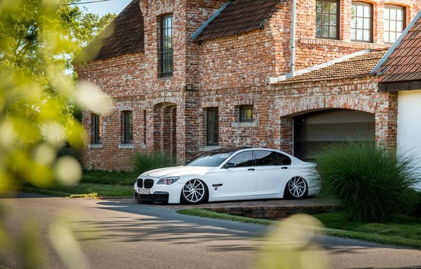 #BMW 7-Series (F01) on air