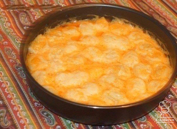 Запеченные в соусе пельмени