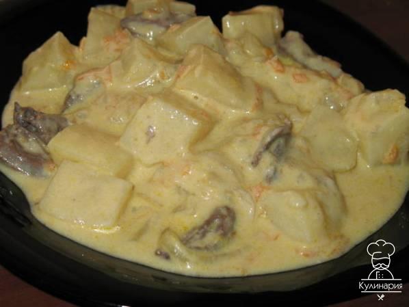Картофель с грибами в сметане в мультиварке.