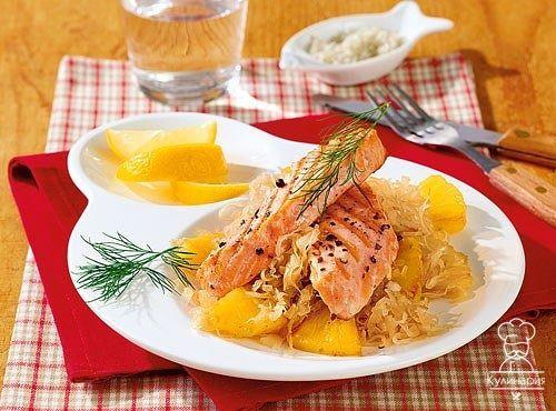 Лосось с ананасами