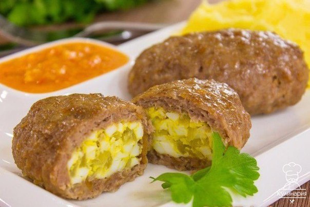 Зразы мясные с яйцом и луком.