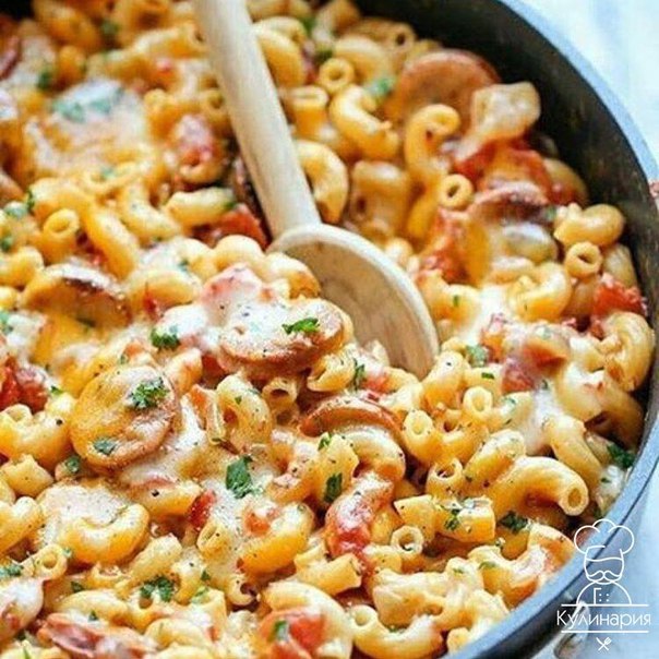 Макароны с колбасой.