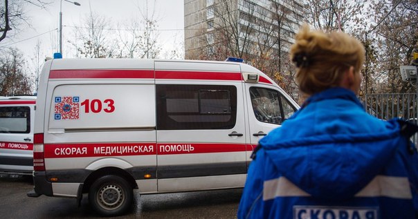 В Твери пьяный мужчина погиб при попытке спуститься с 10-го этажа на простынях: 