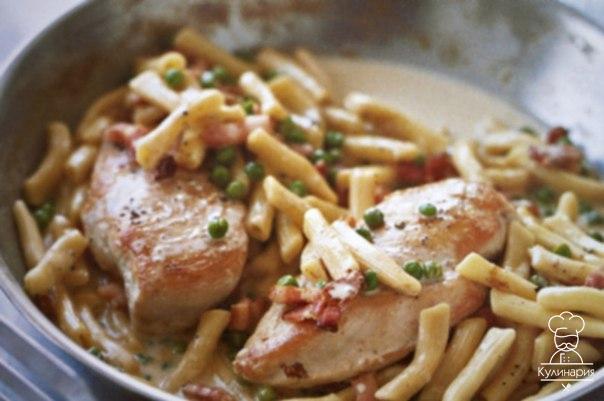 Макароны с куриными грудками в мультиварке