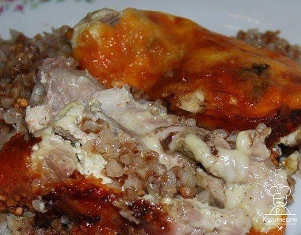 КУРИЦА, ЗАПЕЧЕННАЯ С ГРЕЧКОЙ 