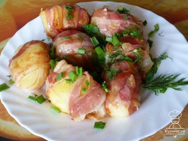 Картошка с беконом и начинкой в мультиварке