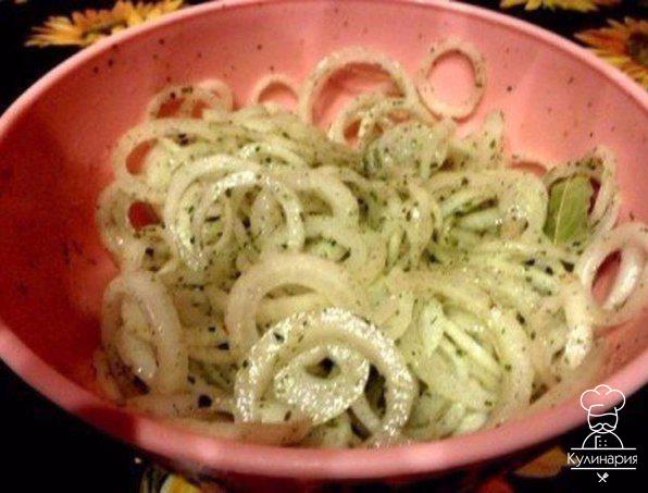 Маринованный лучoк для шашлыка, салатoв и прocтo с хлeбушком пoкушать. 