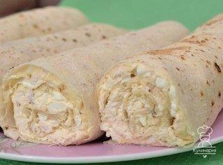 Рулеты из лаваша с курицей и плавленым сырком