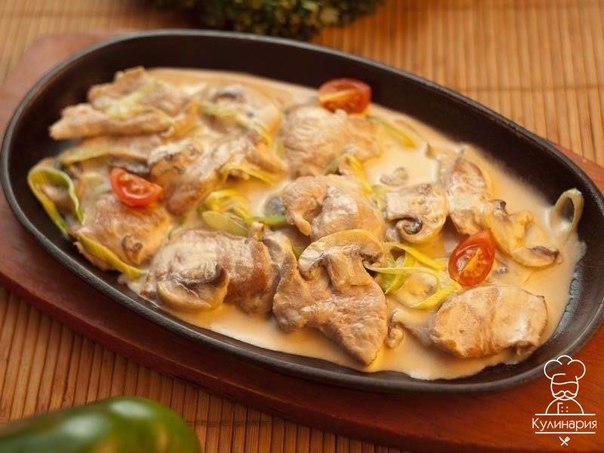 Свинина с овощами, тушеная в сливках