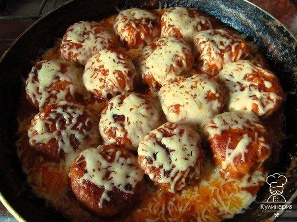 Куриные тефтельки в томатно-сливочном соусе под сыром