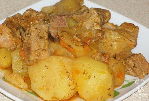Тушеная картошка с мясом в мультиварке.