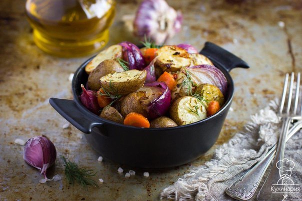 Постный запеченный картофель в духовке