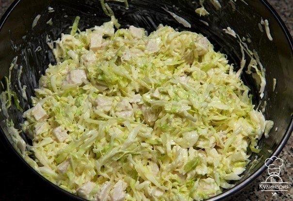 Салат из свежей капусты с курицей
