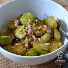 Брюссельская капуста с булгуром и беконом