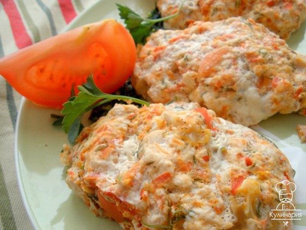 Котлеты из куриной грудки с овощами в мультиварке.