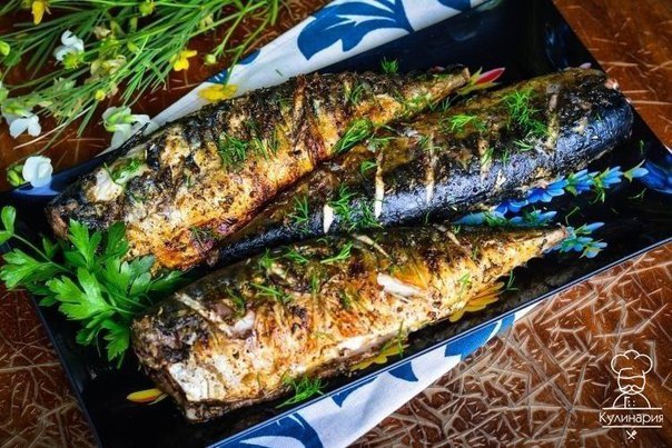 Скумбрия на решетке на углях
