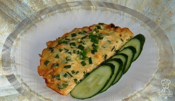 Омлет с макаронами, сыром, овощами