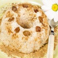 Пудинг из риса с яблоками и вареньем