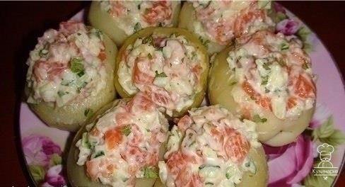 Картофель фаршированный форелью