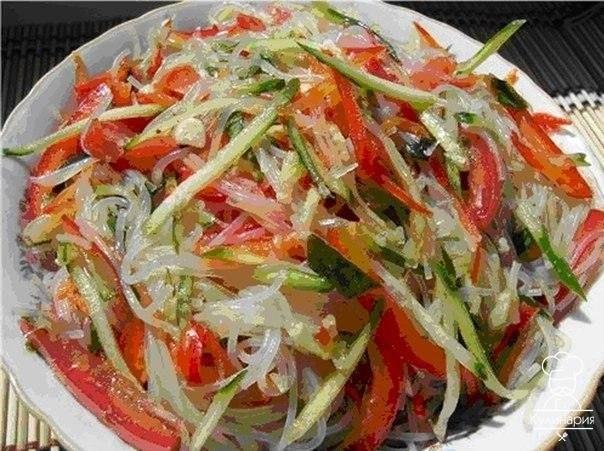 Салат с фунчозой